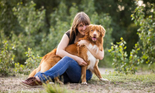 Mensch Hund Team mit Toller Hund